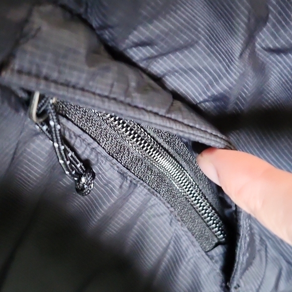 The North Face black lighter-weight patterned coat - Picture 4 of 12